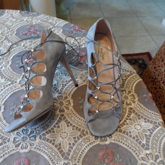 Valentino Light Gray Suede Gladiator Heeled Pumps w/Rockstud Accents Size 38.5B